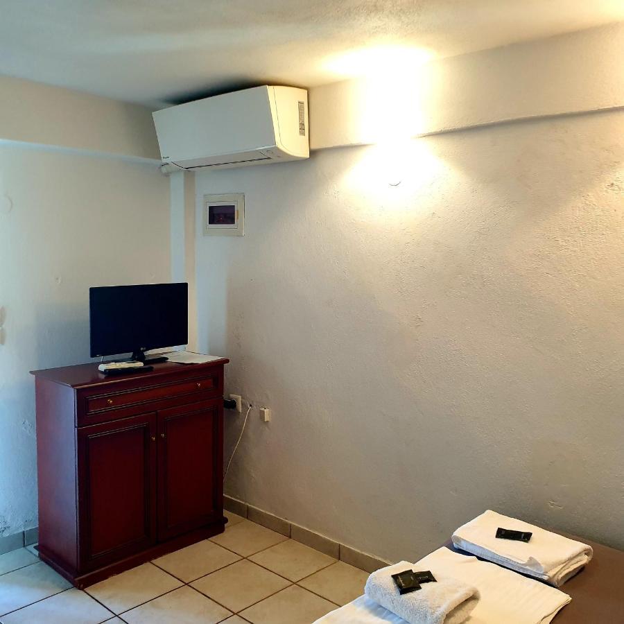 Mini Room In Old Town Kavala Esterno foto